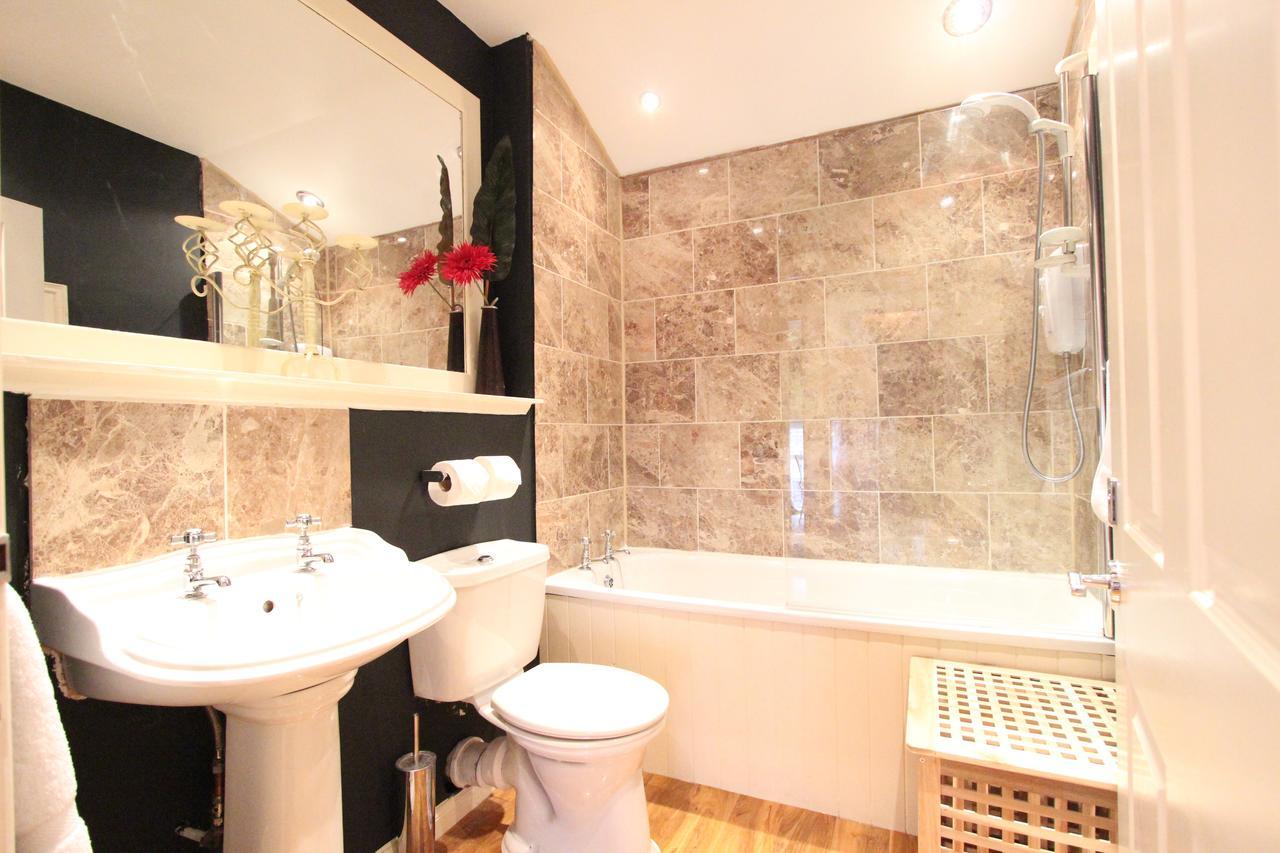 Haymarket Apartment Edinburgh Room photo